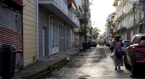 Pháp áp đặt lệnh giới nghiêm với trẻ vị thành niên tại thành phố Guadeloupe