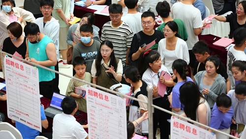 Cử nhân Trung Quốc tìm việc ở thành phố nhỏ