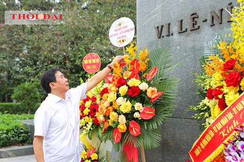 Hội hữu nghị Việt - Nga dâng hoa kỷ niệm 154 năm ngày sinh V I Lenin