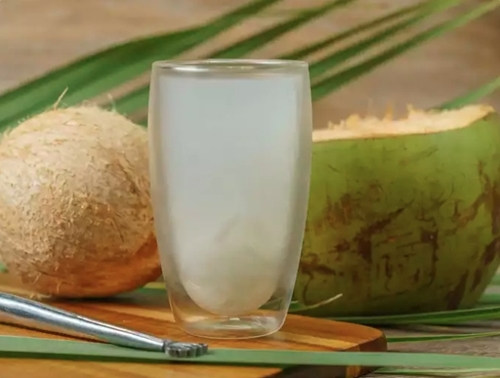 11 lợi ích của việc uống nước dừa nguyên chất trong mùa hè