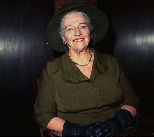 Nữ văn hào đoạt giải Nobel Văn chương trở lại sau 20 năm cùng bộ tiểu thuyết