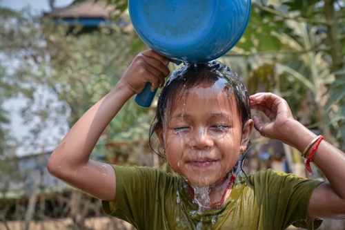 Ác mộng của hơn 33 triệu trẻ em châu Á giữa nắng nóng tàn khốc