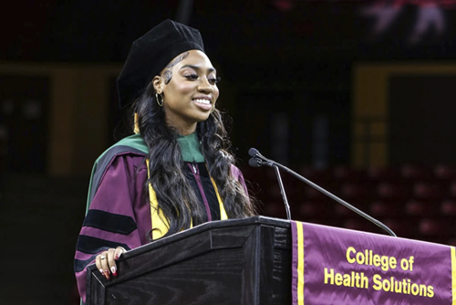 Khát vọng kiến thức không giới hạn, nữ sinh viên Mỹ trở thành Tiến sĩ ở tuổi 17