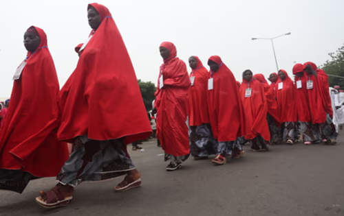 100 bé gái Nigeria bị ép kết hôn sớm