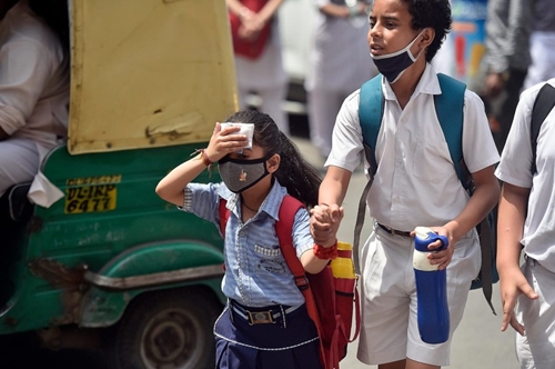 Học sinh Ấn Độ nghỉ hè sớm vì nắng nóng