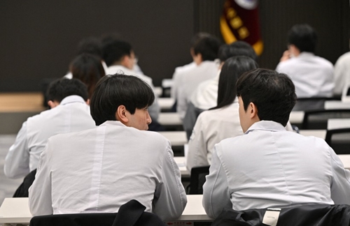 Chính phủ Hàn Quốc yêu cầu trường y sớm tăng chỉ tiêu