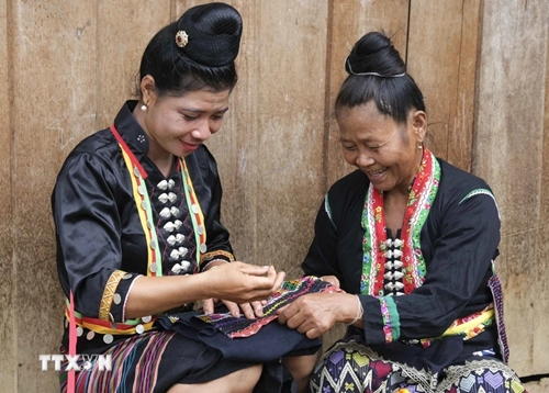 Nét đẹp trong trang phục truyền thống phụ nữ dân tộc Cống ở Điện Biên