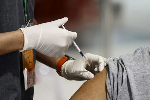 Những lợi ích không ngờ của việc tiêm vaccine HPV đối với nam giới
