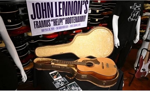 Đàn guitar của John Lennon lập kỷ lục thế giới mới