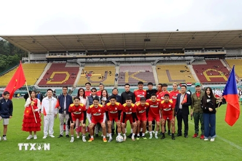 Cộng đồng người Việt Nam tham gia Giải bóng đá Thượng viện Séc