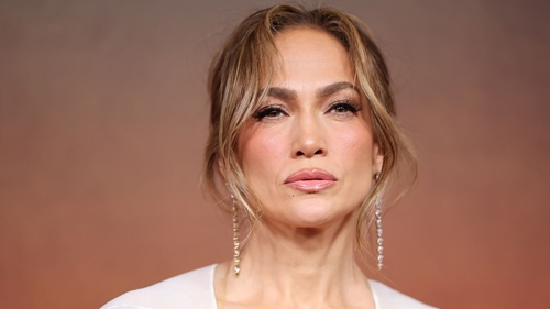 Jennifer Lopez đau lòng khi huỷ tour diễn lớn