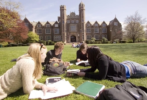 Các trường đại học tại Anh đối mặt với thiếu nguồn thu từ sinh viên nước ngoài