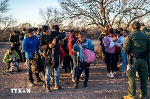 Tổng thống Mỹ ký sắc lệnh ngăn chặn người nhập cư bất hợp pháp