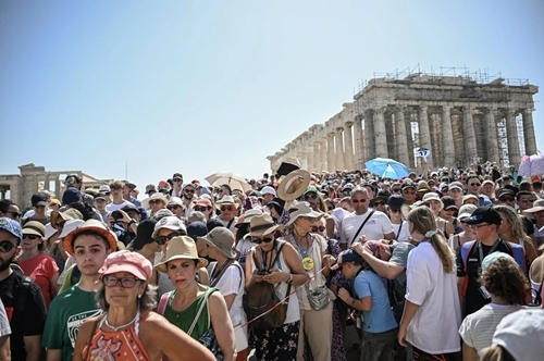 Hy Lạp đóng cửa trường học, địa điểm du lịch vì nắng nóng gay gắt