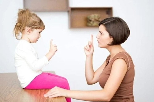Cha mẹ nên làm gì khi con nói tục