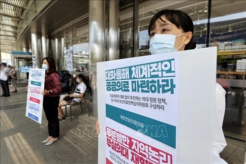 Thủ tướng Hàn Quốc kêu gọi các bác sỹ hủy kế hoạch đình công