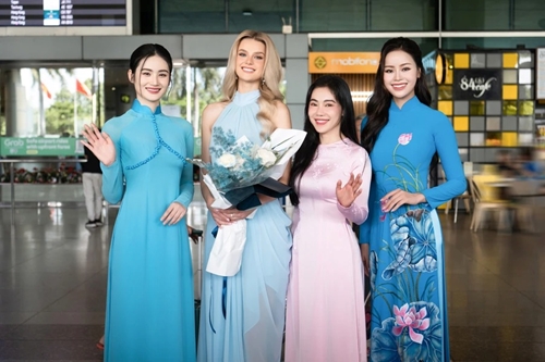 “Soi” nhan sắc búp bê của đương kim Miss World 2024 khi tới Việt Nam