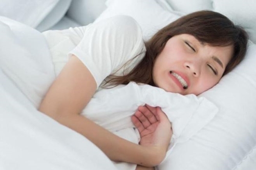 Bất ngờ với các nguyên nhân gây nghiến răng khi ngủ
