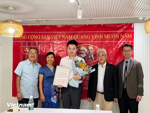 Sinh viên Việt Nam đầu tiên được kết nạp Đảng tại Hong Kong