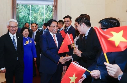 Thủ tướng Phạm Minh Chính gửi gắm gì khi thăm Đại sứ quán Việt Nam tại Trung Quốc