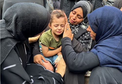 Hàng chục trẻ em bị thương lần đầu tiên được sơ tán khỏi Gaza