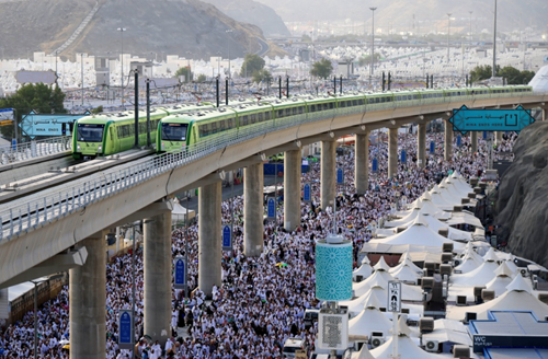 Saudi Arabia, UAE rút ngắn lễ cầu nguyện thứ sáu vì nắng nóng