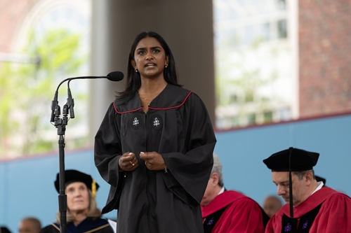 Bài phát biểu tốt nghiệp năm 2024 của sinh viên ĐH Harvard lý giải sức mạnh của ‘Tôi không biết’