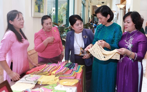 Nữ doanh nhân Việt, Lào, Campuchia kết nối, giới thiệu sản phẩm