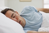 Sai lầm khi ngủ có thể dẫn đến suy thận và mù lòa