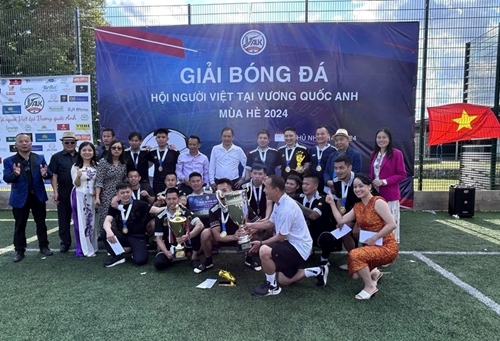 Giải bóng đá cộng đồng thu hút kiều bào Việt trên khắp nước Anh