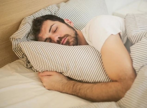 Bị huyết áp cao Khi nào nên tránh ngủ nằm ngửa