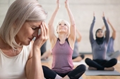 Lợi ích của yoga với phụ nữ lớn tuổi mắc bệnh alzheimer