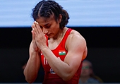 Nữ đô vật Ấn Độ cắt tóc, rút máu để giảm cân tranh HCV Olympic
