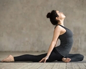 Giảm đau thần kinh tọa bằng bài tập kéo giãn trên giường