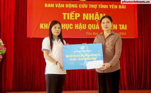 Chủ tịch Hội LHPN Việt Nam Hà Thị Nga thăm, động viên nhân dân vùng lũ Yên Bái