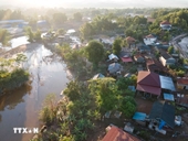 Thắm đượm tình nghĩa Việt Nam-Lào sau cơn mưa lũ