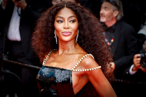 Siêu mẫu Naomi Campbell ăn chặn tiền từ thiện