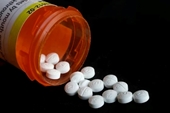 Mỹ buộc tội 10 cá nhân mua bán trái phép thuốc giảm đau nhóm opioid