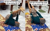 Cụ bà 93 tuổi tập yoga bật mí bí quyết dẻo dai