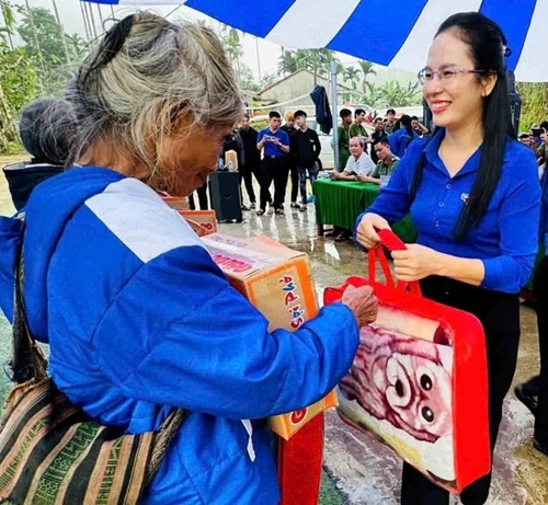 Tình nguyện mùa đông đến với đồng bào Kor vùng cao