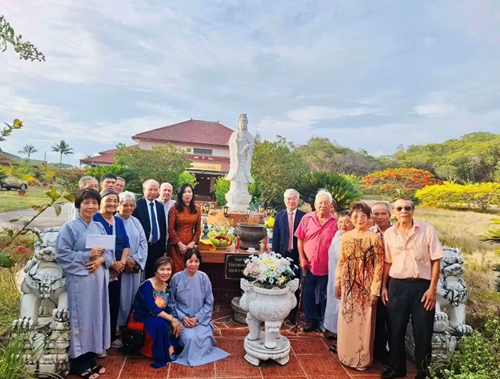 Thứ trưởng Lê Thị Thu Hằng thăm cộng đồng người Việt tại New Caledonia