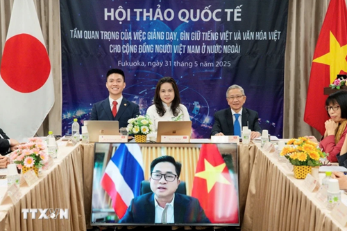 Gìn giữ bản sắc tiếng Việt trong cộng đồng người Việt Nam ở nước ngoài